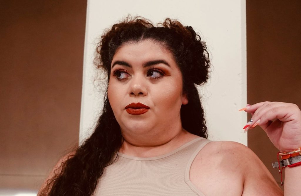 Woman with full submental fat and double chin suitable for VASER treatment in Dublin