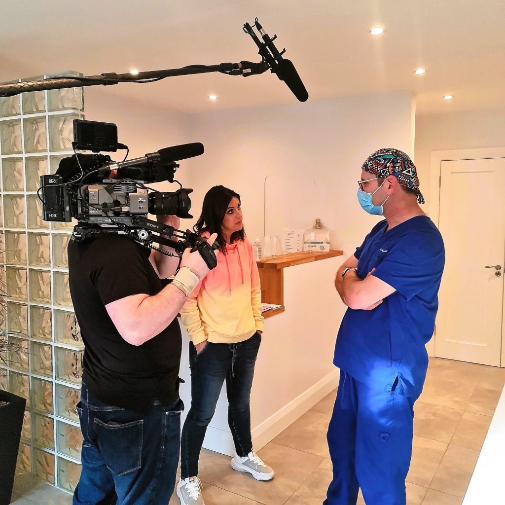 Virgin Media’s Lucy Investigates followed one of my gynaecomastia patients through VASER treatment and recovery, and Lucy Kennedy interviewed me at the clinic.