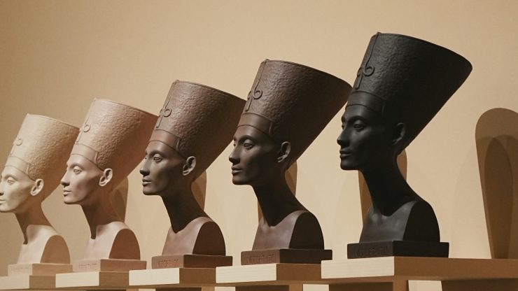 What is the Nefertiti Lift? A Complete Guide to Non-Surgical Jawline & Neck Rejuvenation 
